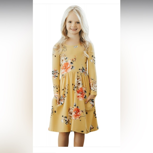 Floral mustard Spring dress 👗 with hidden pockets - Picture 7 of 8